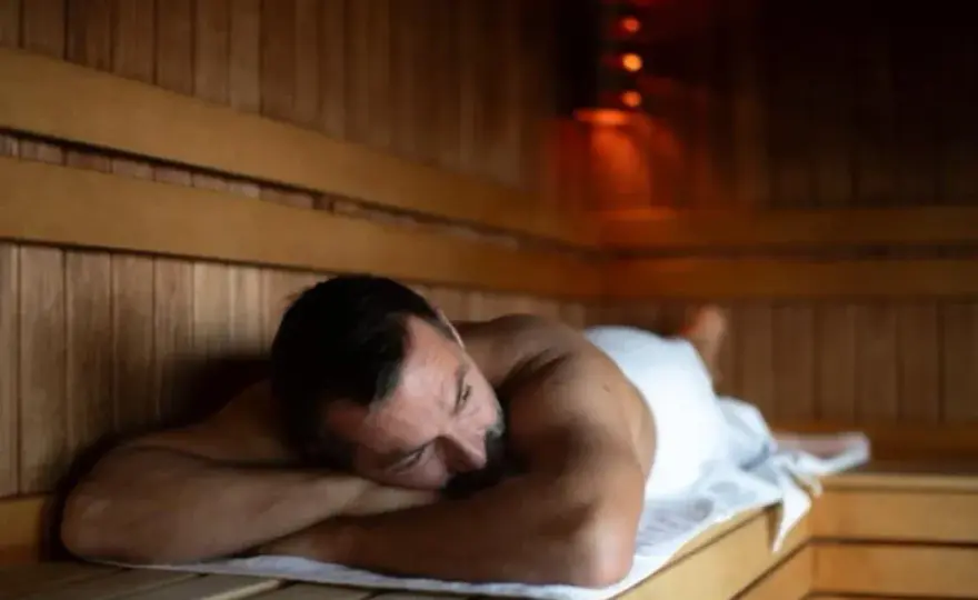 Sauna po treningu - Regeneracja czy ryzyko? Sprawdź!