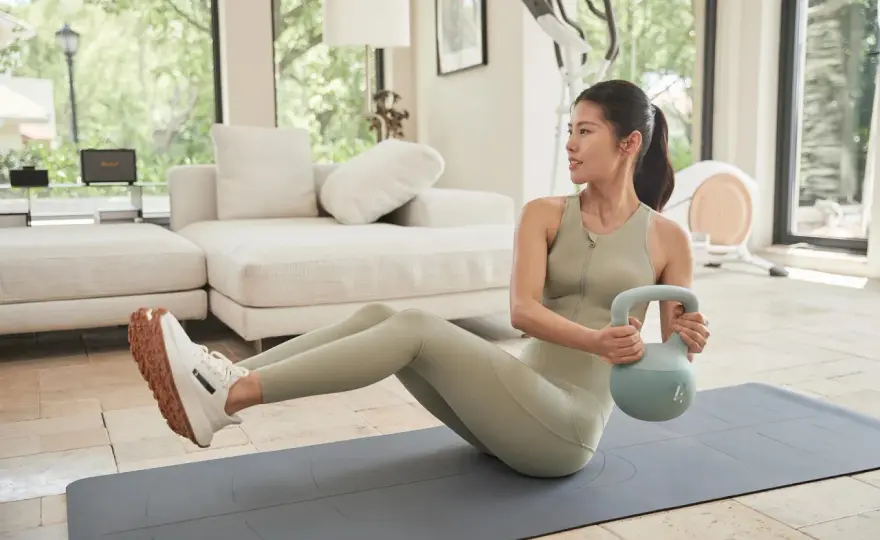 Kettlebell na brzuch - ćwiczenia, które naprawdę działają