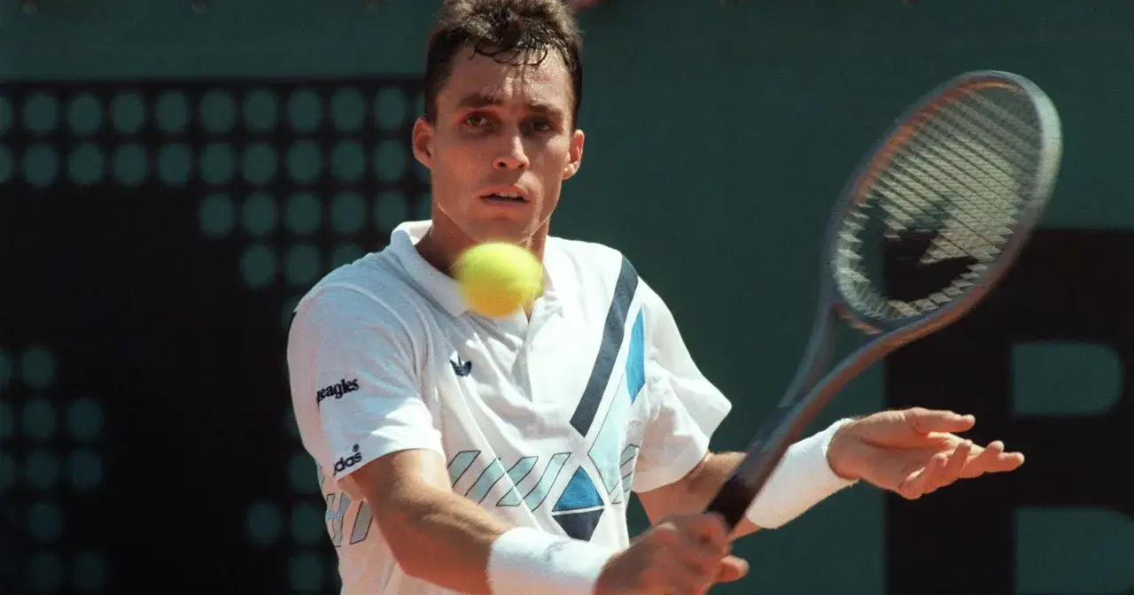 Ivan Lendl, legendarny tenisista, w akcji na korcie.